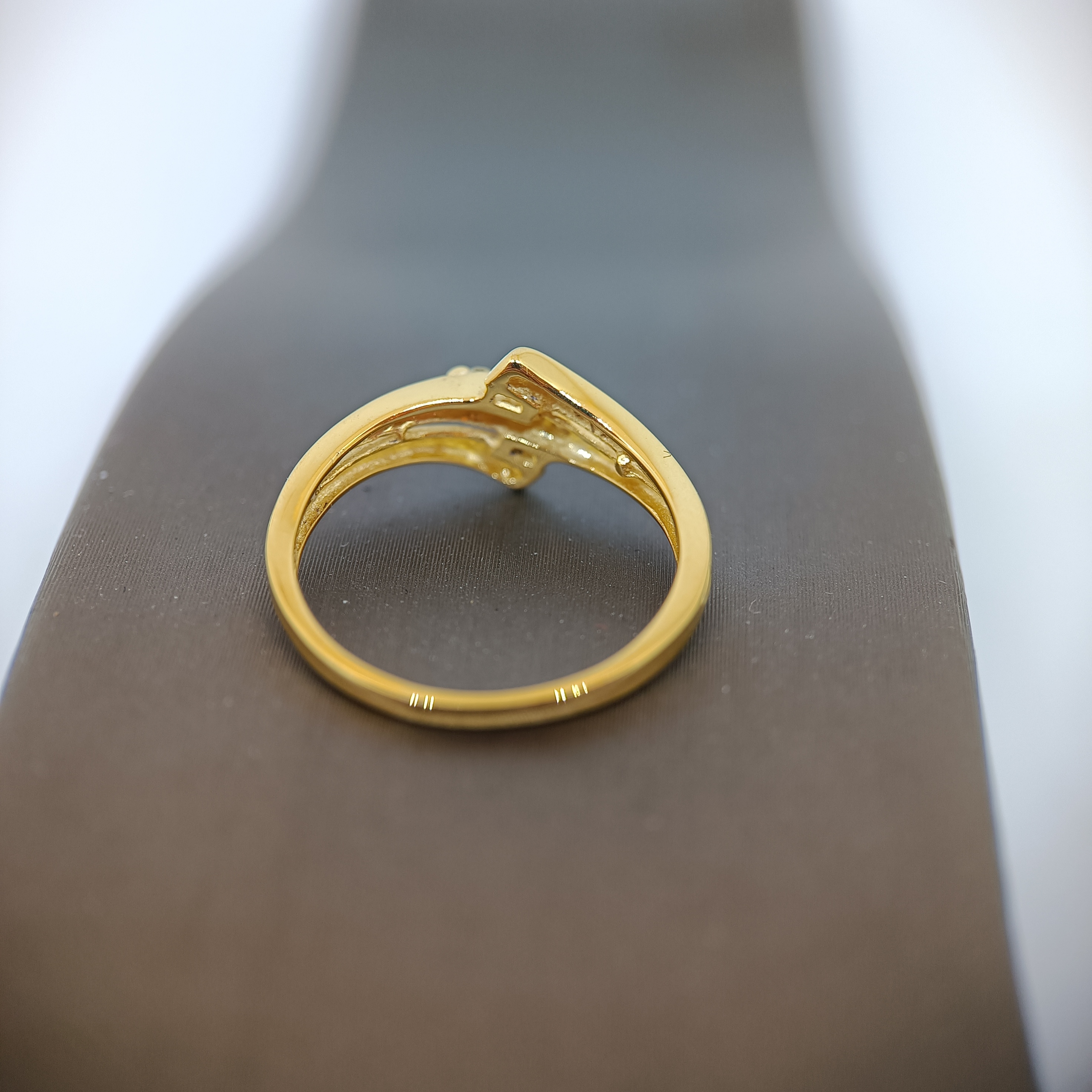 แหวนเพชรน้ำ98 คุณภาพดี บนตัวเรือนทอง18K สำหรับสุภาพสตรีครับ