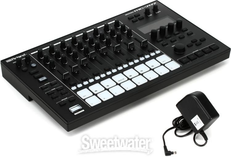 Roland MC-707 Groovebox