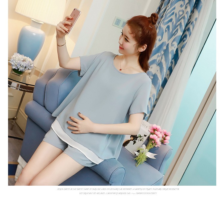 ชุดเซ็ตคลุมท้อง เสื้อชีฟองชั้นนอกสีฟ้าเย็บติดกับผ้าชีฟองสีขาวชั้นใน ด้านหลังผ่าแหวกเปรี้ยวจี๊ด + กางเกงพยุงหน้าท้องสีฟ้าเอวปรับระดับได้ น่ารักมากๆค่ะ