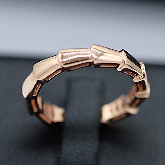 แหวนทอง9K เป็น Pinkgold ลายงู สำหรับสุภาพสตรีครับ