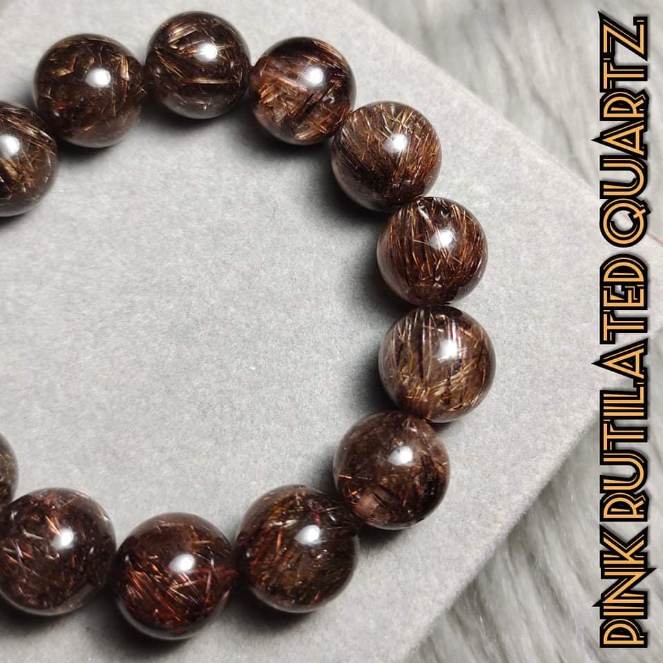 ข้อมือหินไหมนาค