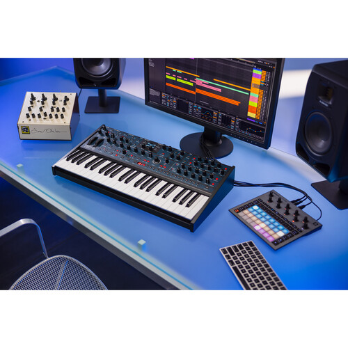 Oberheim TEO-5 Compact Polyphonic Analog Synthesizer