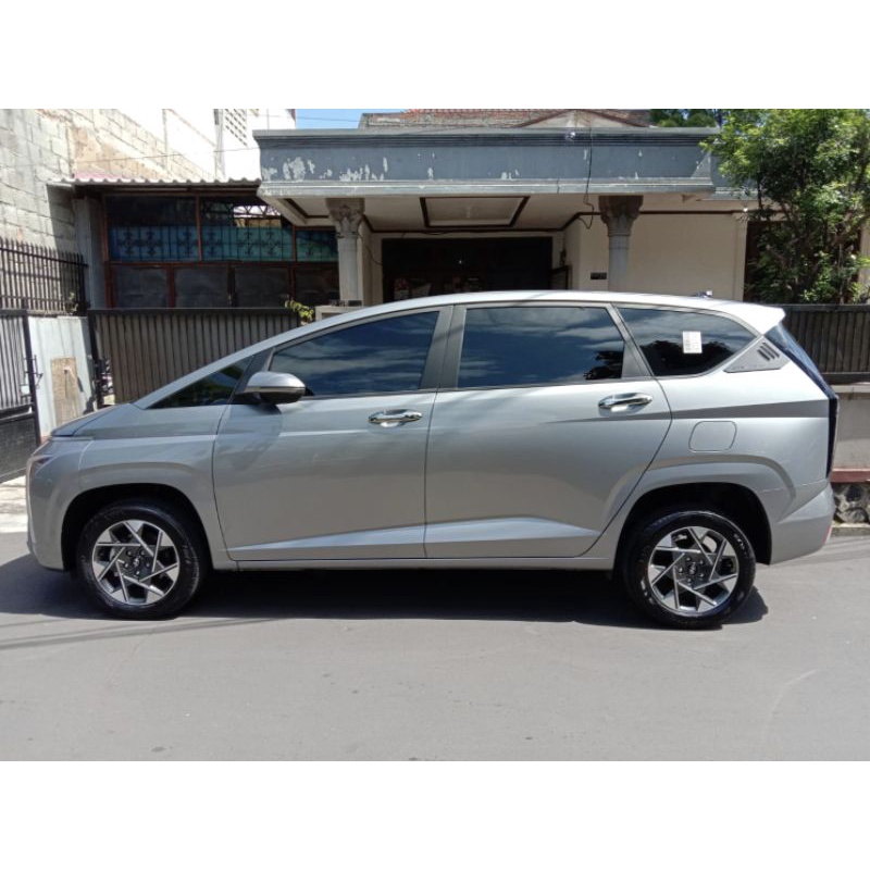 แผงด้านหลัง hyundai stargazer ตกแต่งกระจังเสาด้านหลัง