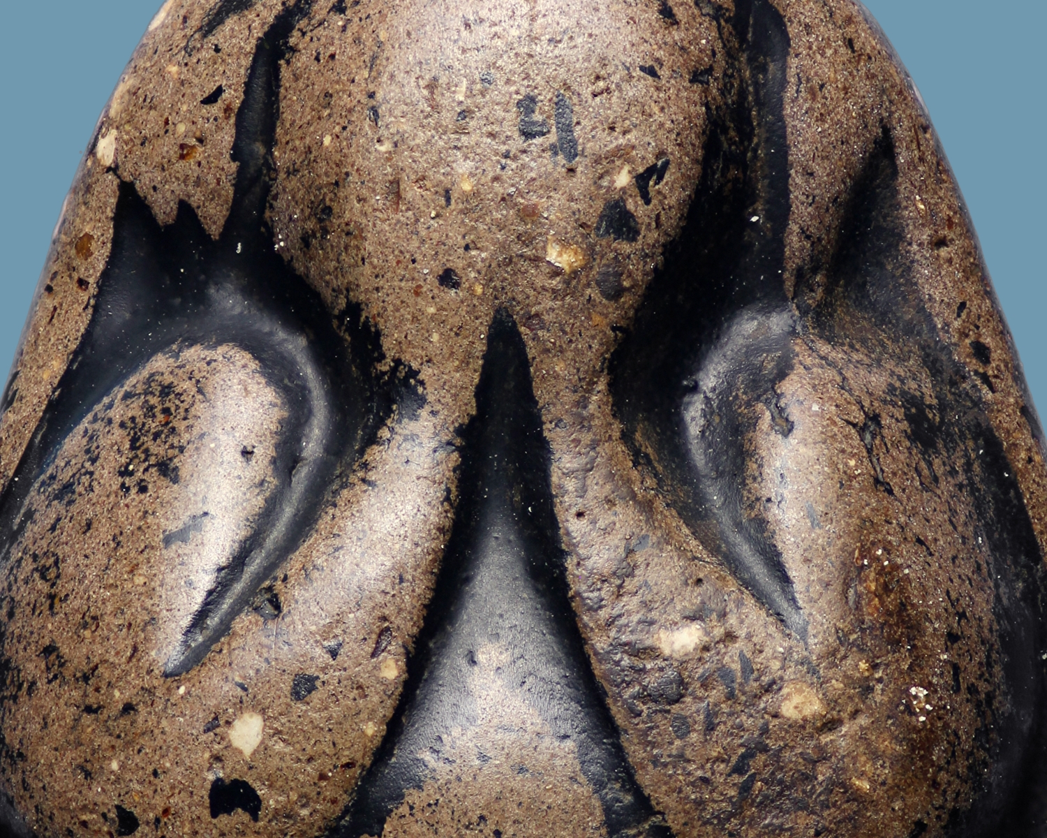 พระปิดตาหลวงพ่อแก้ว พิมพ์ใหญ่ หลังยันต์ ผงวิเศษ ผงว่าน ผงเกสร ดอกไม้ คลุกรัก ลงรักดำ(รักไทย)โชว์พระ