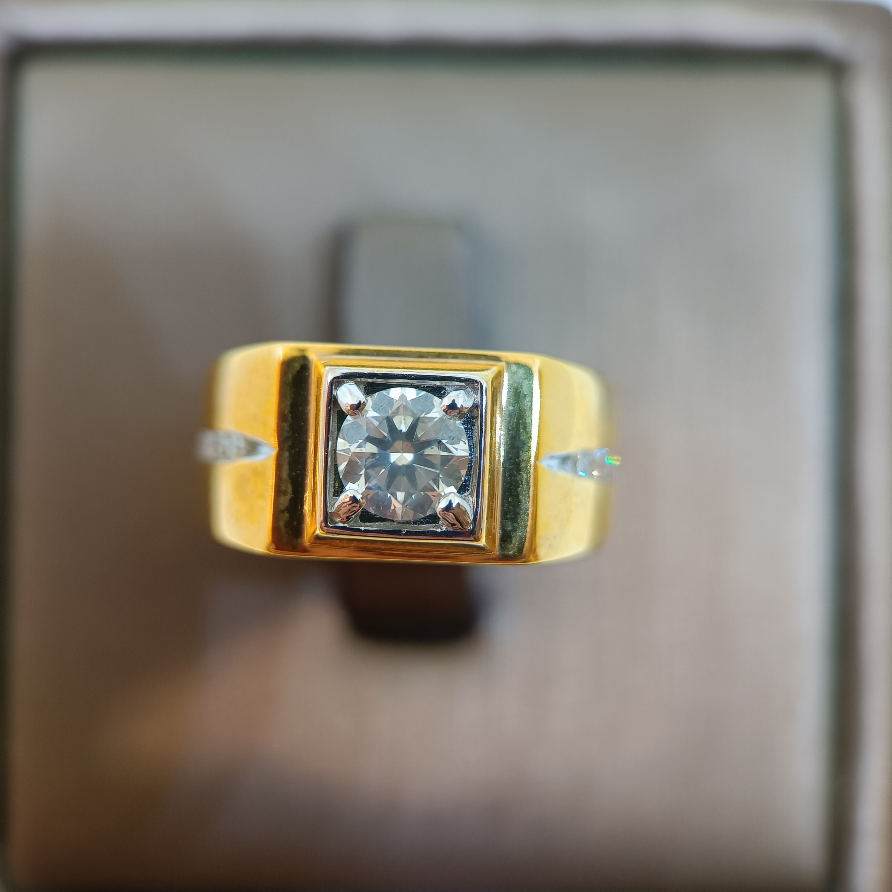 แหวนเพชรเม็ดเดี่ยวสำหรับสุภาพบุรุษ พร้อมใบCertificate เพชรไซส์ 70ตัง Light Brown Color