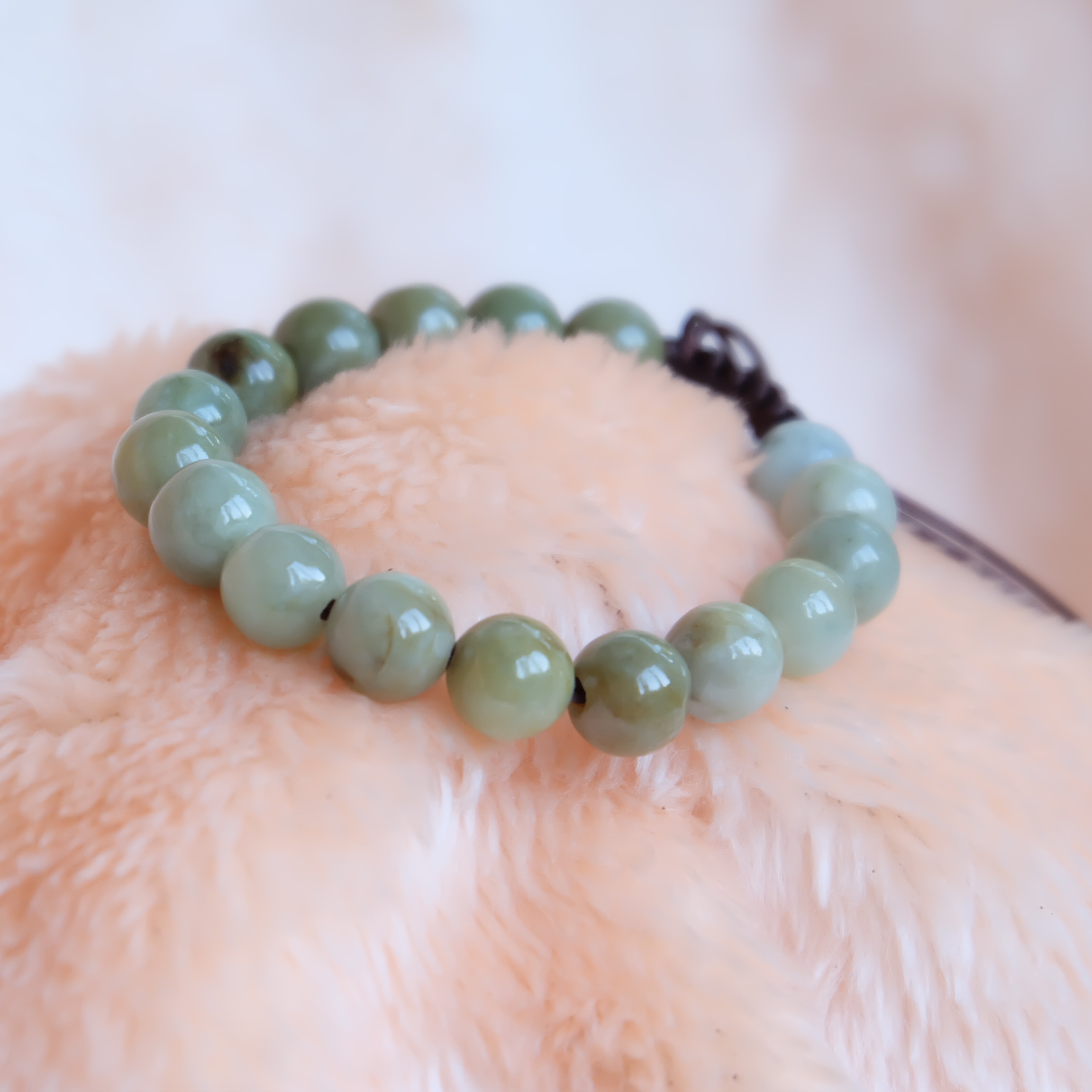 สร้อยข้อมือลูกปัดหยกแท้ 9-10 มิล หยกแท้ หยกพม่า หยกคละสี เชือกดึง รอบข้อมือ 16-18 ซม. มีรอย