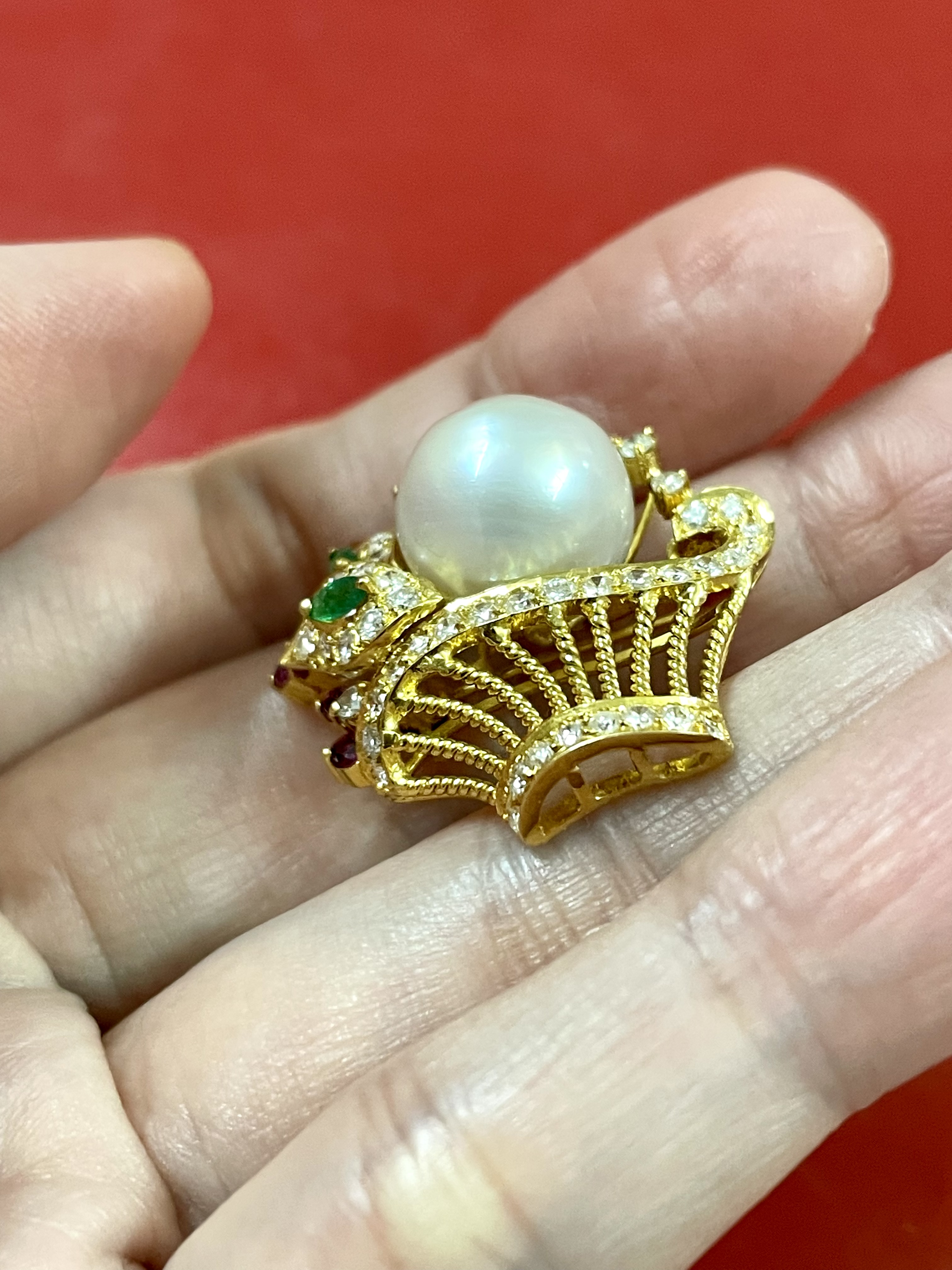 จี้/เข็มกลัด กระเช้าดอกไม้ มุก เพชร พลอยสวยๆ