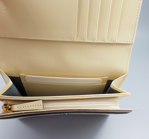 กระเป่าสตางค์ Guy Laroche ขาวออฟไวท์ ใหม่ แท้