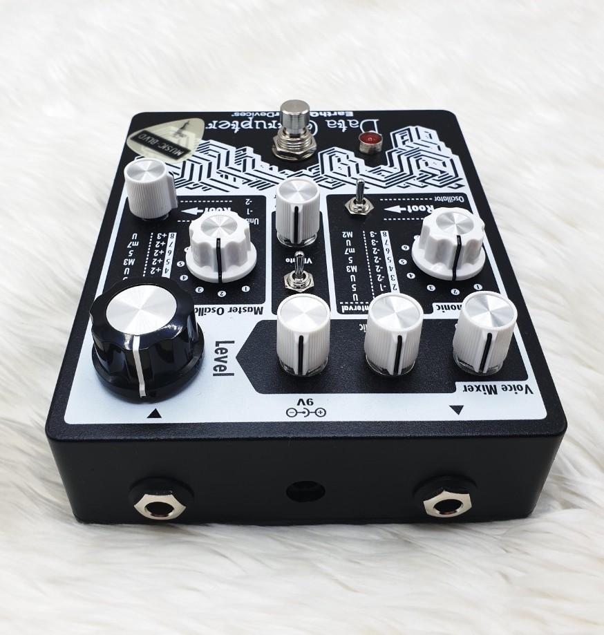 EarthQuaker Devices Data Corrupter Modulated Monophonic PLL Harmonizer