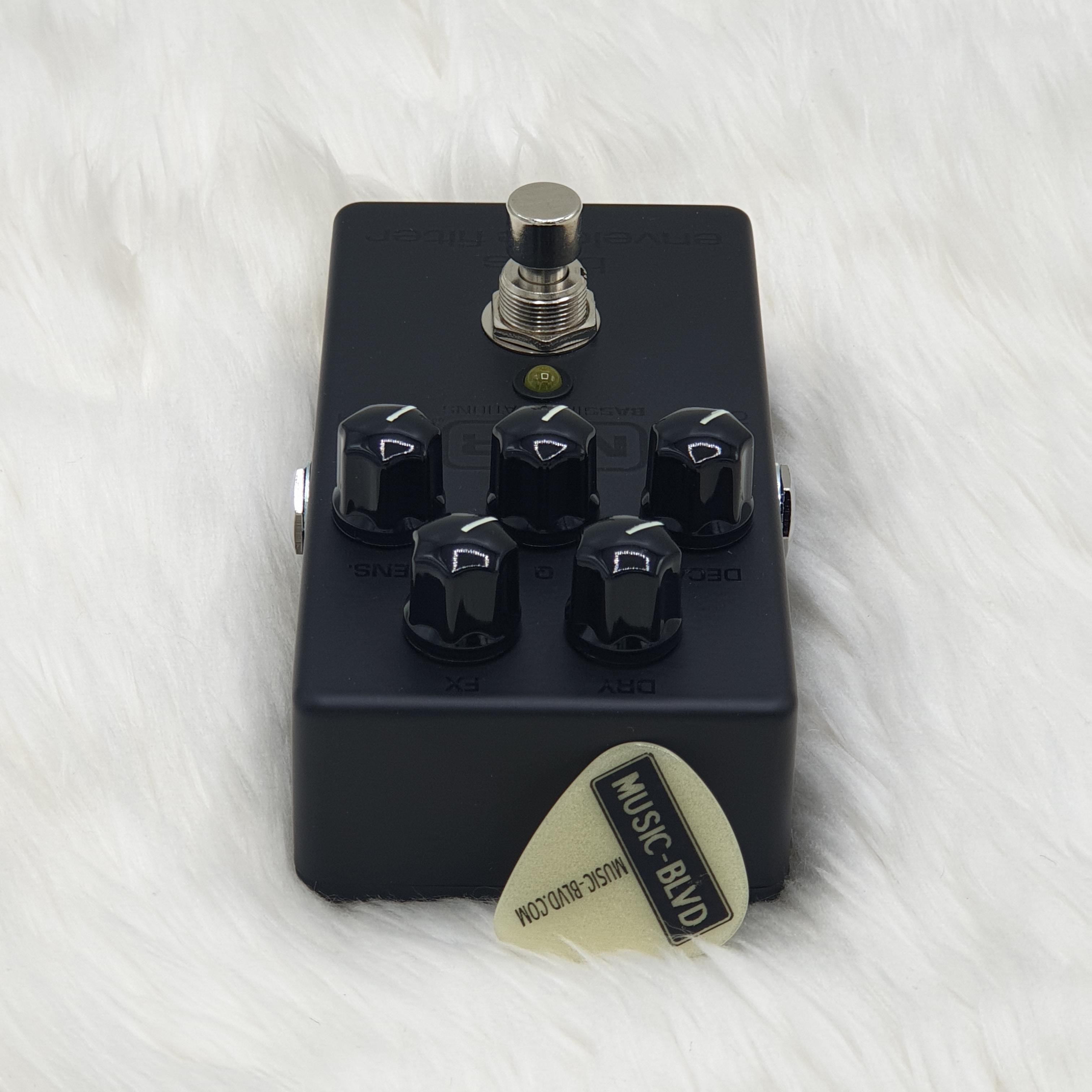MXR M82 Bass Envelope Filter Pedal - Blackout Series
