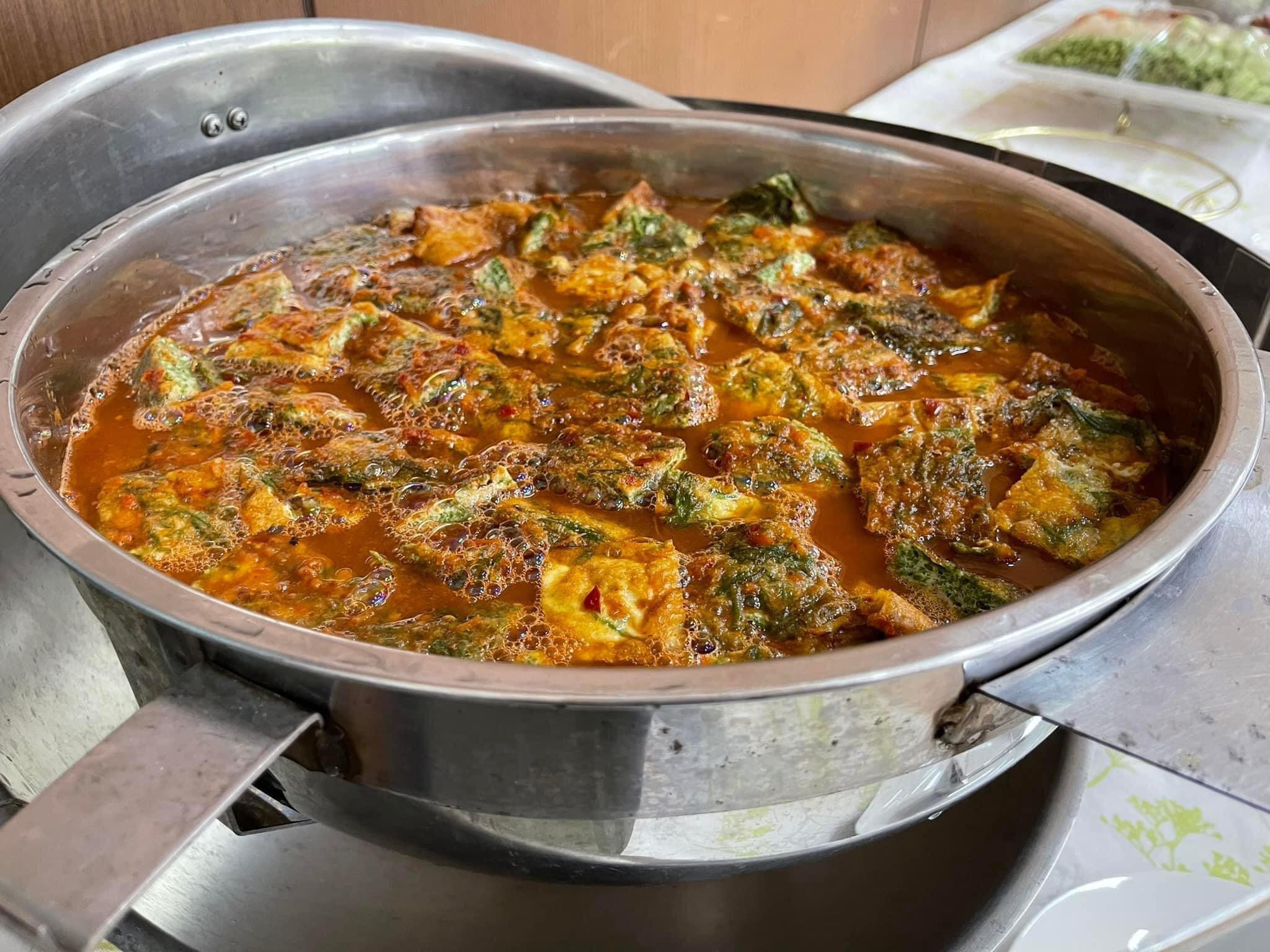 แกงส้มชะอม