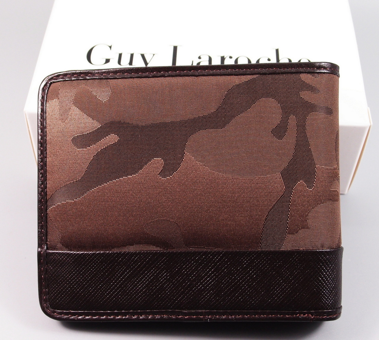 กระเป่าสตางค์ Guy Laroche ดาร์คช็อคโกแลต ใหม่ แท้