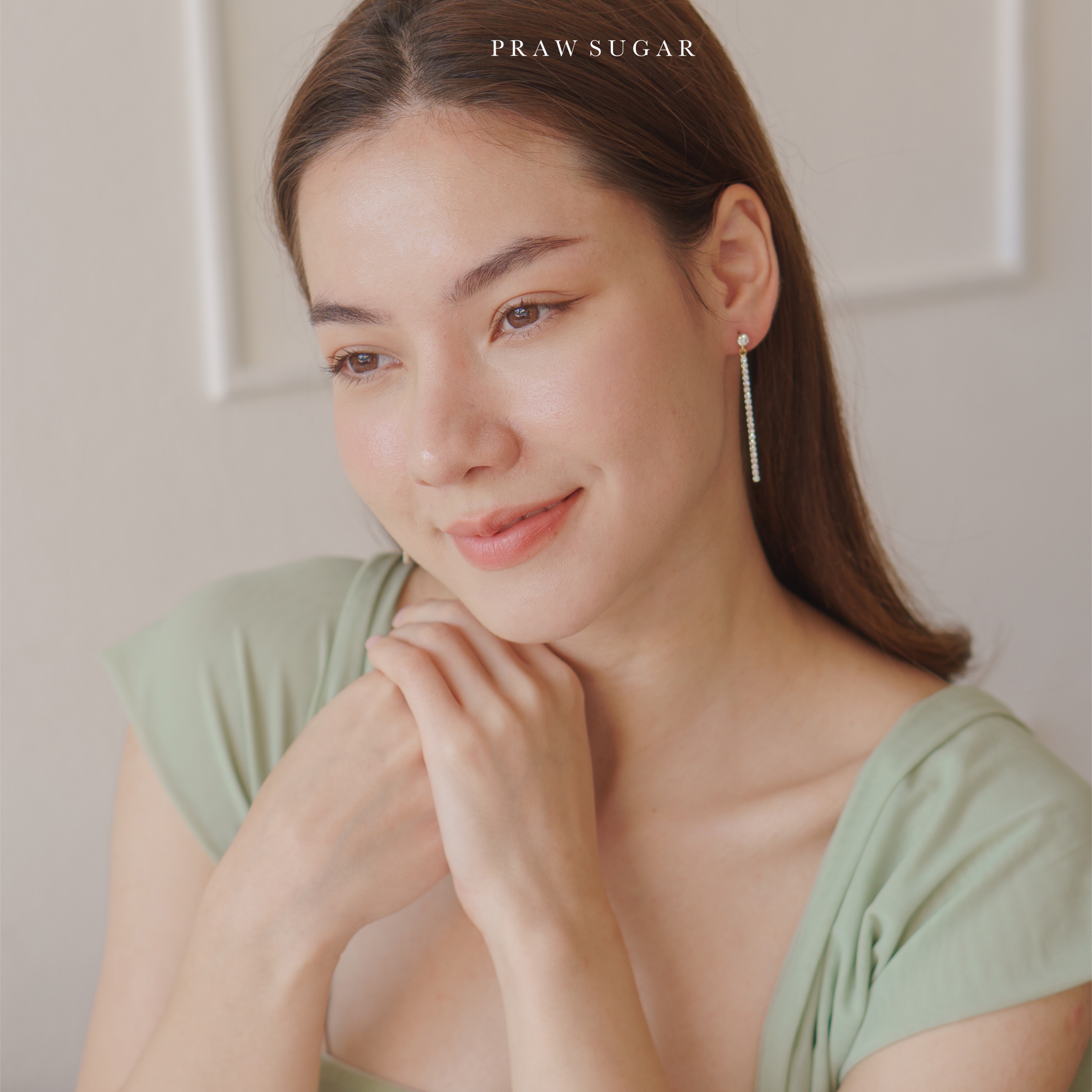 Long Shine Earrings - ต่างหูทรงแท่งยาวประดับคริสตัลใส (ก้านต่างหูไทเทเนียม)
