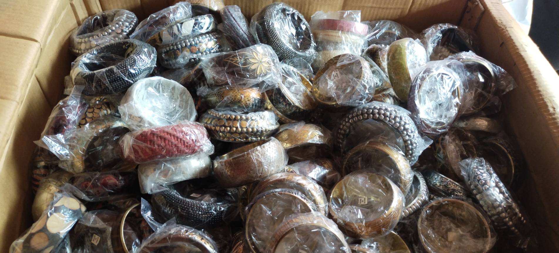 กำไลแขนงานไม้ คละแบบคละลาย ราคาส่ง