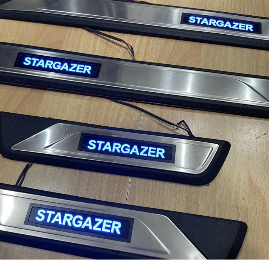 กันรอย 4 ชิ้น มีไฟ LED HYUNDAI STARGAZER