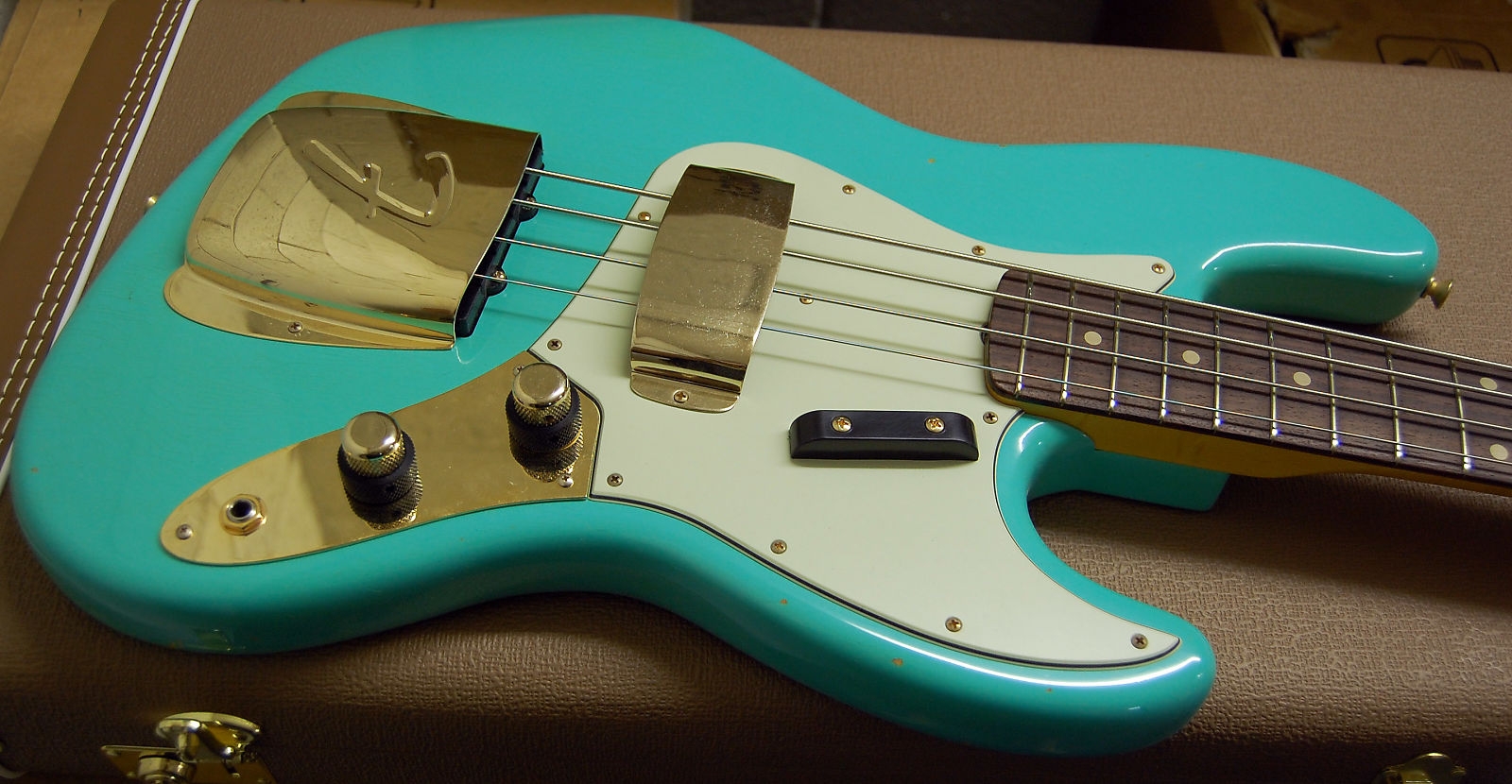 Fender Custom Shop 60 Jazz Bass Relic 2016 Aged Seafoam Green Matching Peg Head Gold Hardware Birdseye Neck