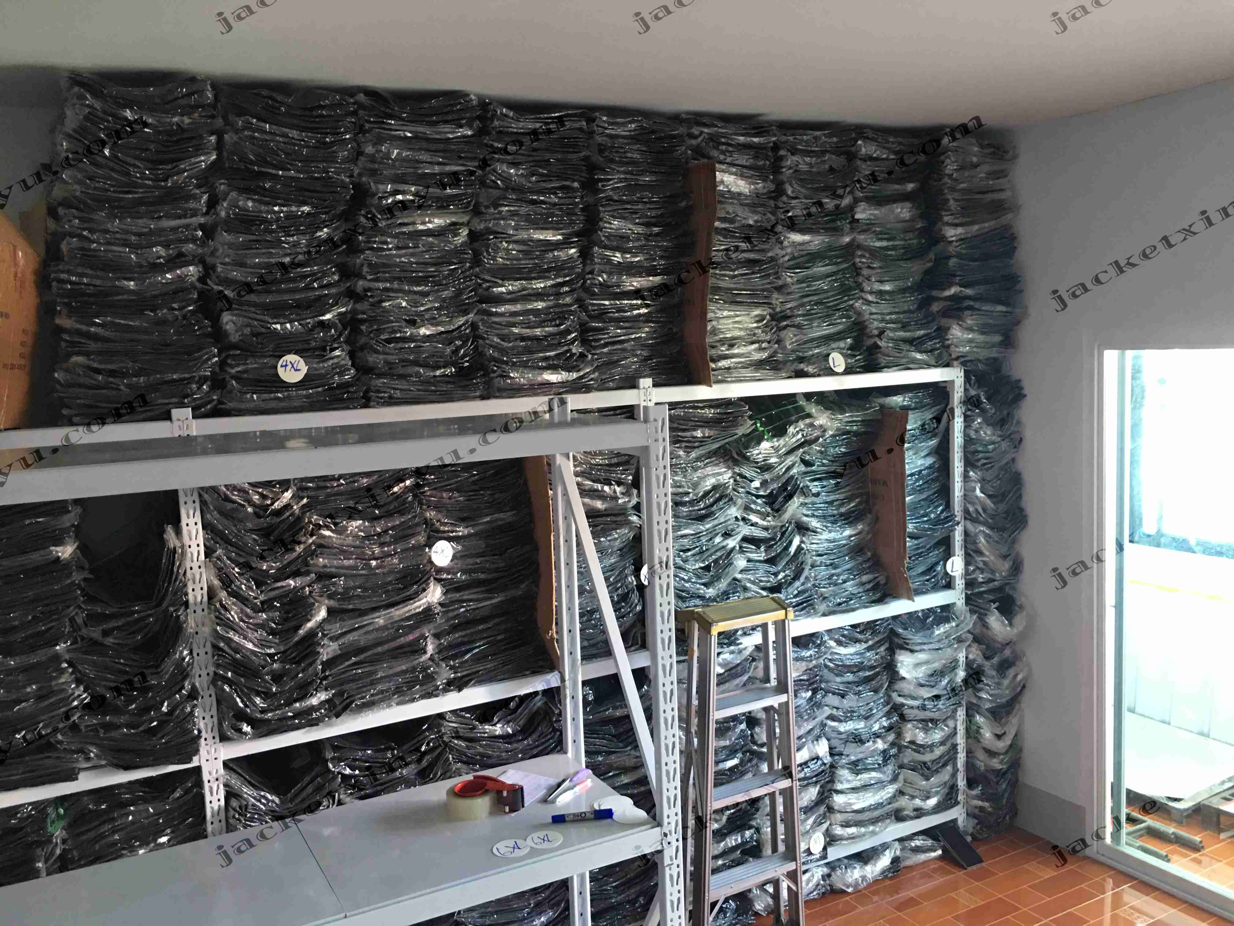 โกดังเก็บเสื้อแจ็คเก็ตและขายส่งสินค้าพร้อมส่งในไทย