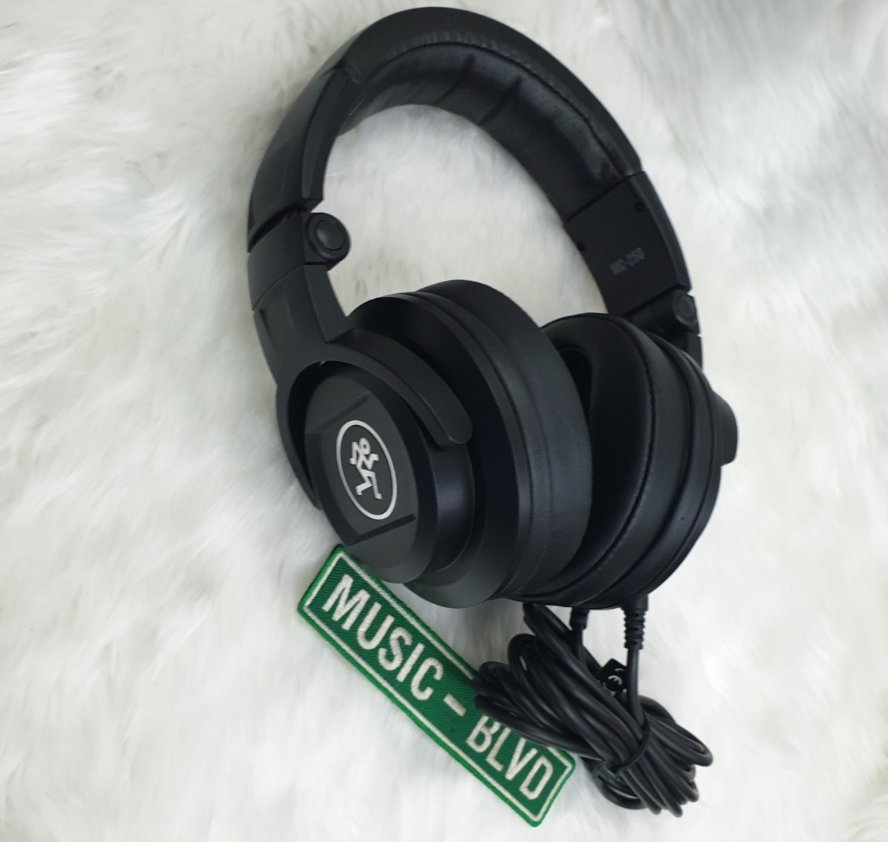 Mackie MC-250 Professional Closed-back Headphones