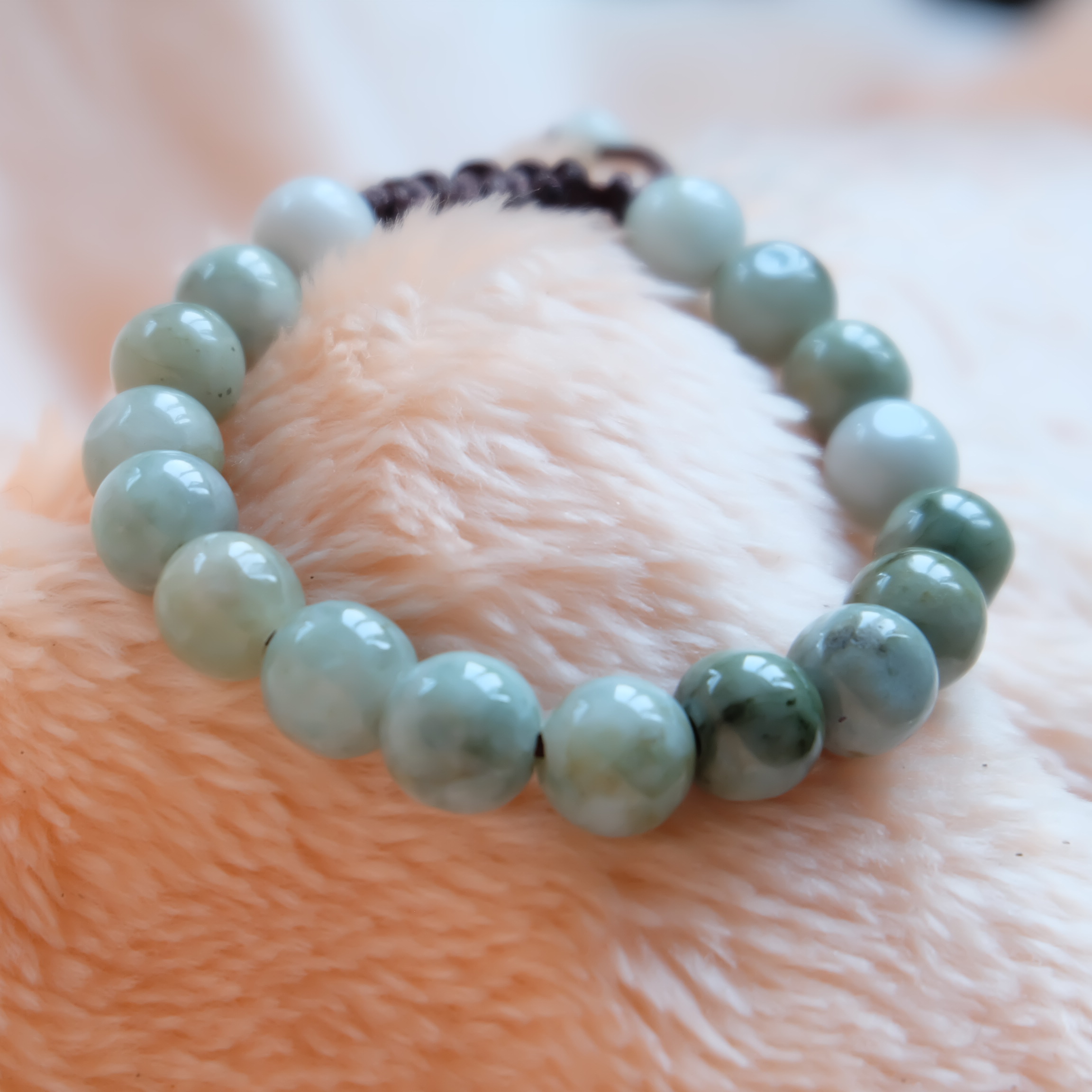 สร้อยข้อมือลูกปัดหยกแท้ 9-11 มิล หยกแท้ หยกพม่า หยกคละสี เชือกดึง รอบข้อมือ 17-19 ซม. มีรอย