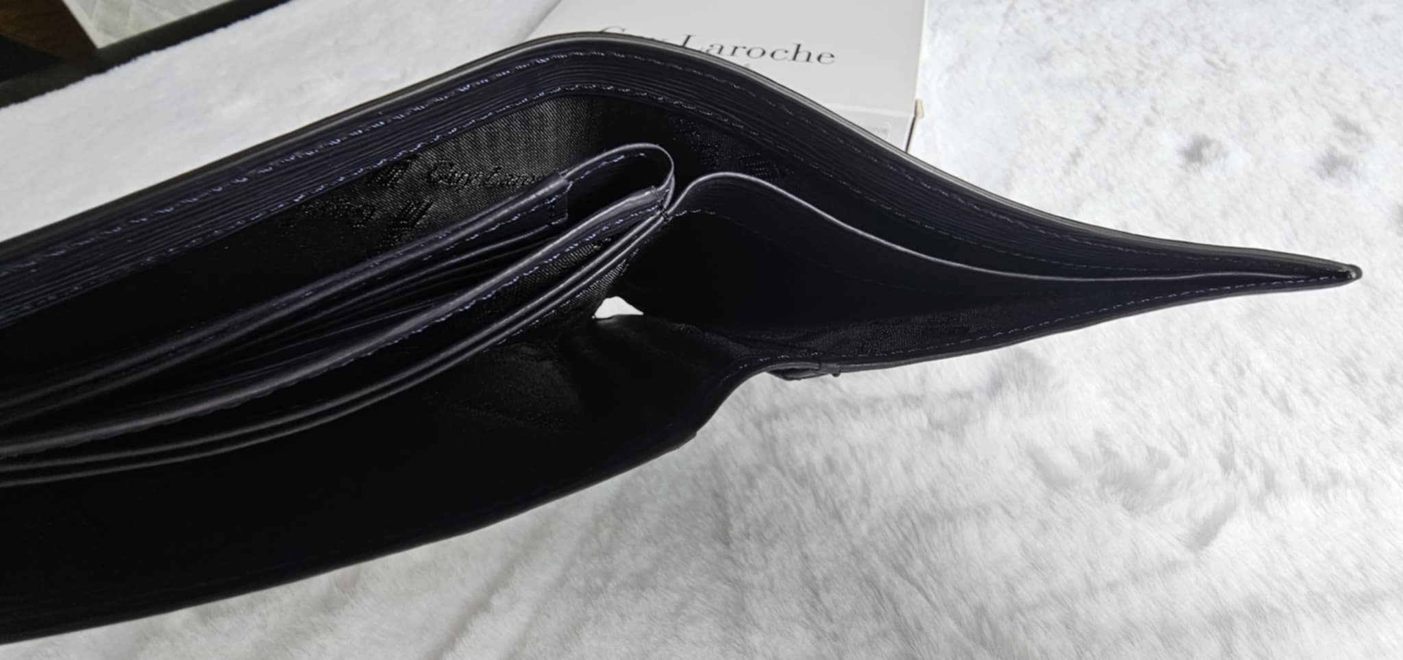 กระเป่าสตางค์ Guy Laroche กรม ใหม่ แท้