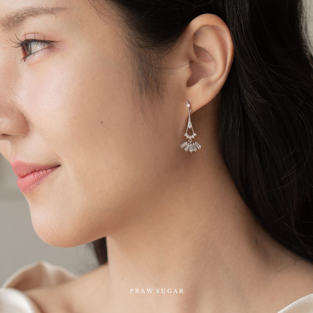 Claudia Earrings - ต่างหูคลอเดียทรงยาว (ก้านต่างหูเงินแท้)