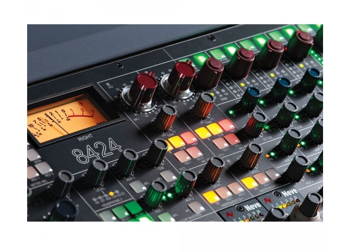 NEVE 8424 24-CHANNEL ANALOG CONSOLE