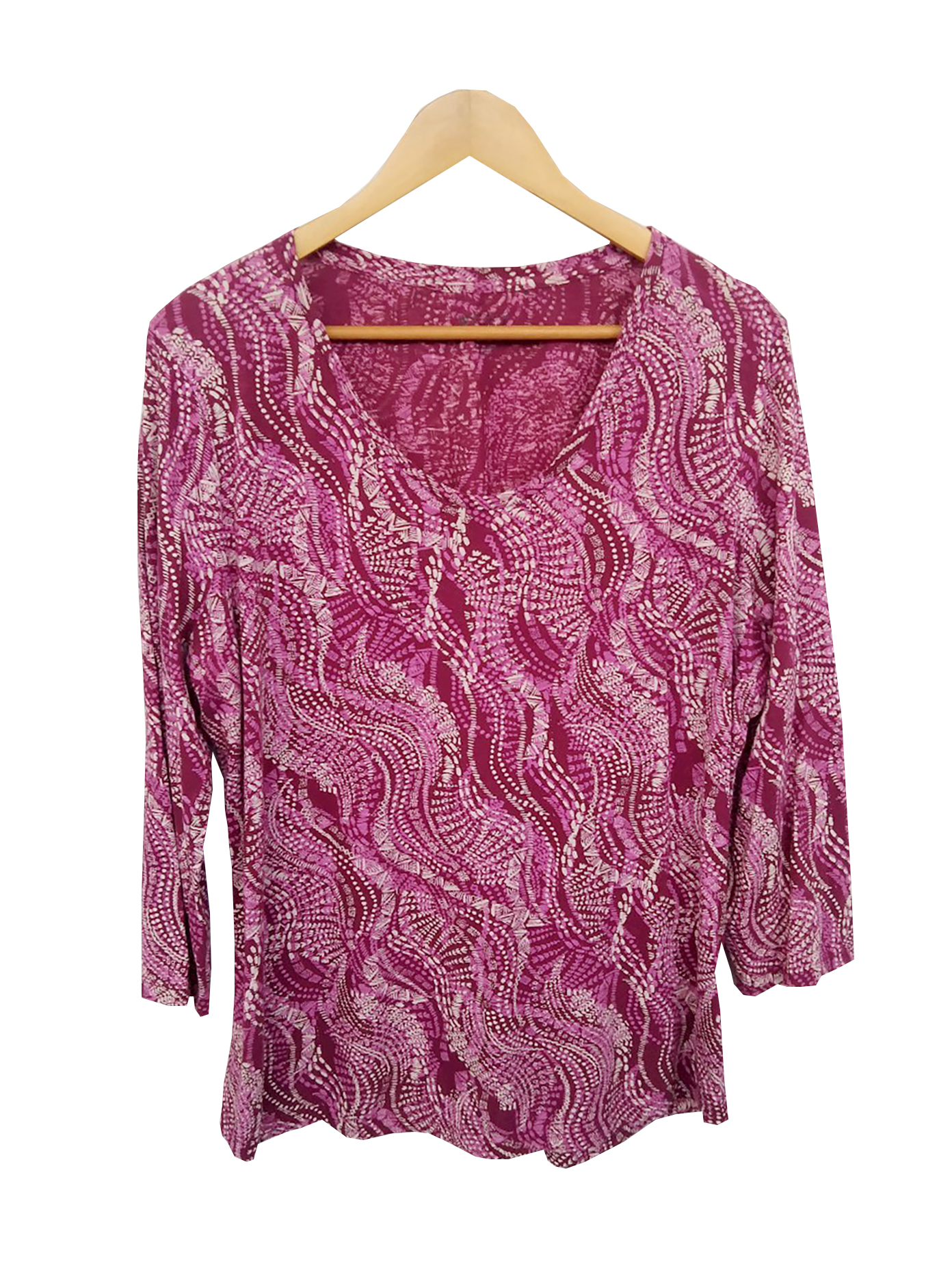 เสื้อมือสอง คอกว้าง สีชมพูเข้ม ผ้าฝ้ายยืดบาง ลาย แขน 4 ส่วน อก 44-46 นิ้ว