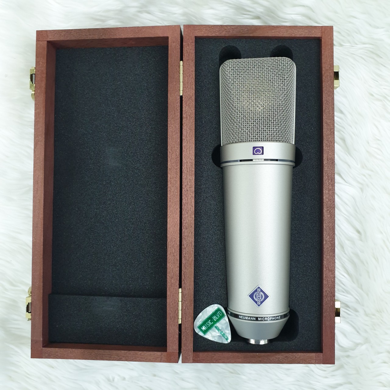 Neumann U 87 Ai Large-Diaphragm Multipattern Condenser Microphone (Studio Set, Nickel)