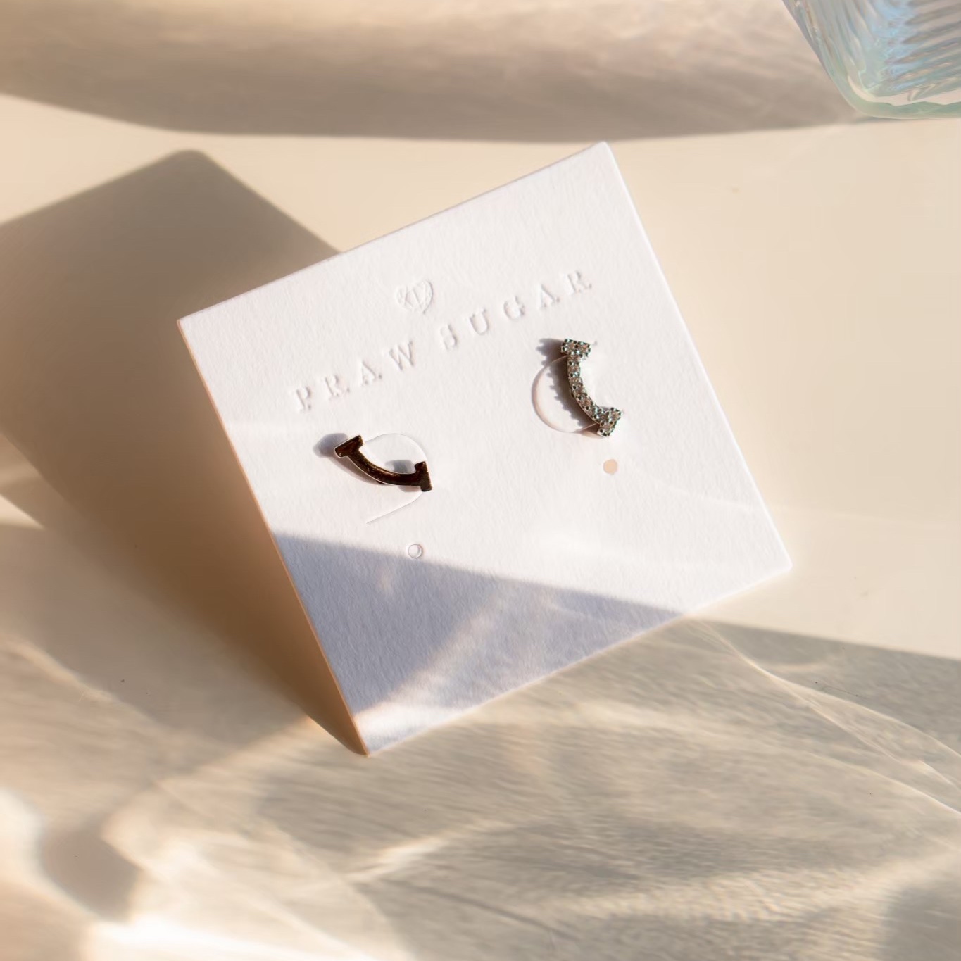 Smiley Earrings - ต่างหูยิ้มได้ (ก้านต่างหูเงินแท้) (มี 2 สี)