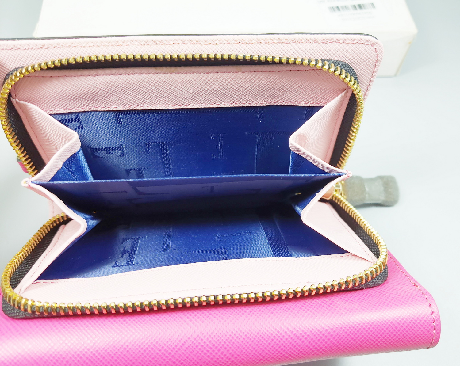 กระเป๋าสตางค์ ELLE ชมพู ใหม่ แท้ ส่งฟรี ลทบ.