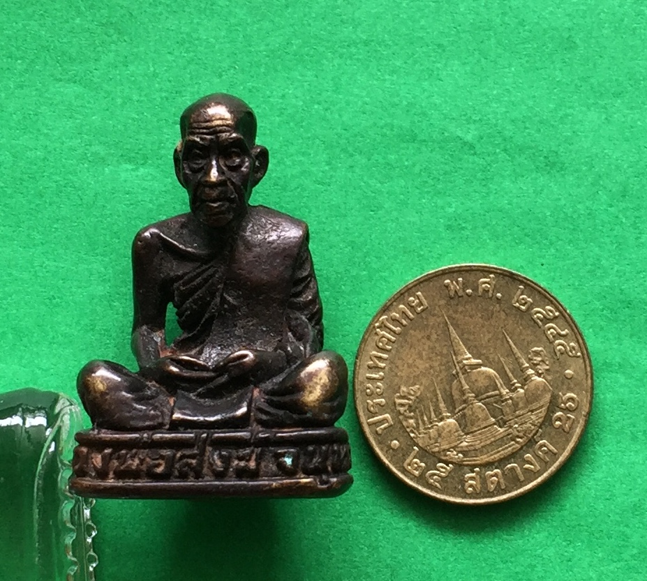 พระหล่อ ก้นอุดกริ่ง รูปเหมือน หลวงพ่อสงฆ์ วัดเจ้าฟ้าศาลาลอย จ.ชุมพร ปี๒๕๒๐ เนื้อทองแดงรมดำ พระแท้สวย สนใจโทรสอบถามที่ 0619783836.. 0805587175 ส่งEMSในประเทศฟรีคะ