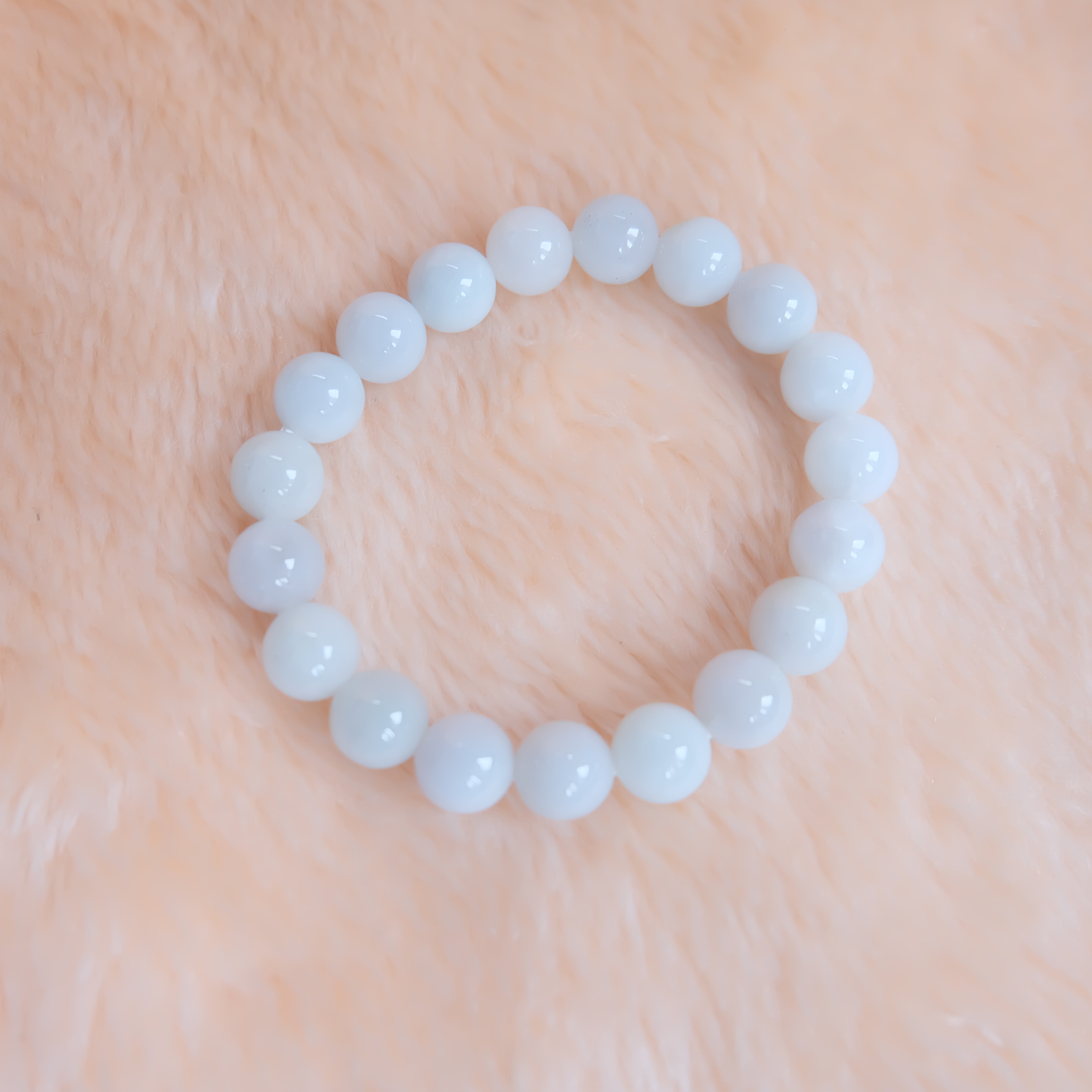 สร้อยข้อมือลูกปัดหยกแท้ หยกพม่า หยกขาว หยกเจไดต์ ขนาด 10 มิล รอบข้อมือ 16 เซนติเมตร ร้อยด้วยไหมยืด มีรอย