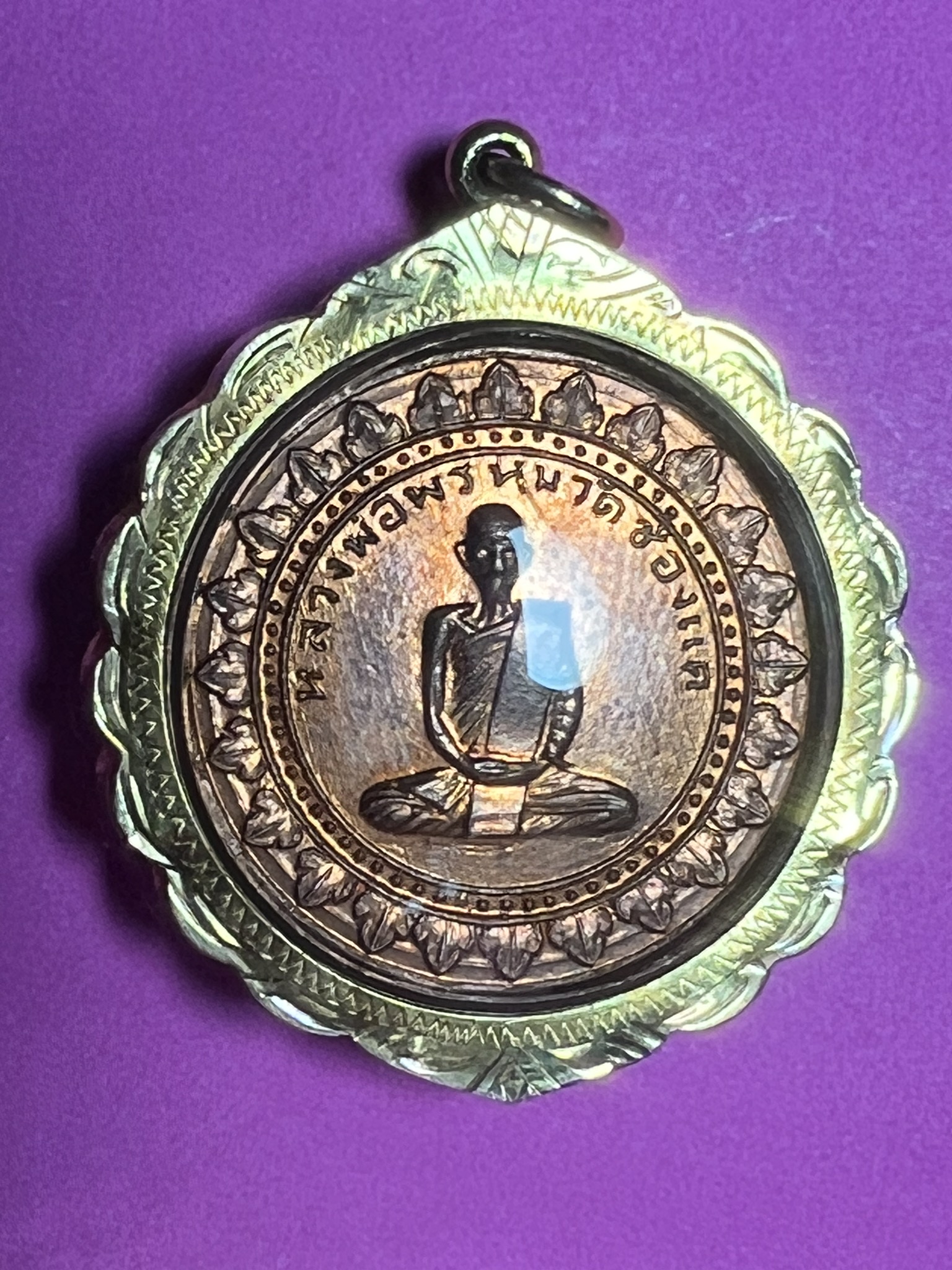 เหรียญ รุ่นมหาลาภ หลวงพ่อพรหม วัดช่องแค จ.นครสวรรค์ ปี๒๕๑๖ (เม็ดงา-ร.แตก) เนื้อทองแดงผิวไฟ พร้อมกรอบทองคำ๑ใบ พระแท้สวย สนใจโทรสอบถามที่ 0619783836, 0805587175 ส่งEMSฟรีในประเทศคะ