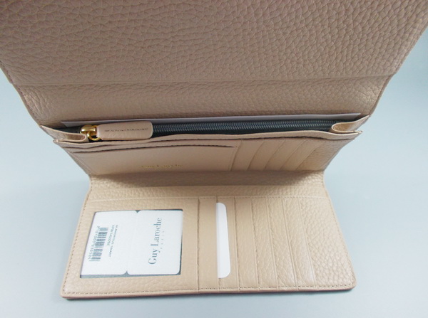 กระเป๋าสตางค์ Guy Laroche เบจ ใหม่ แท้