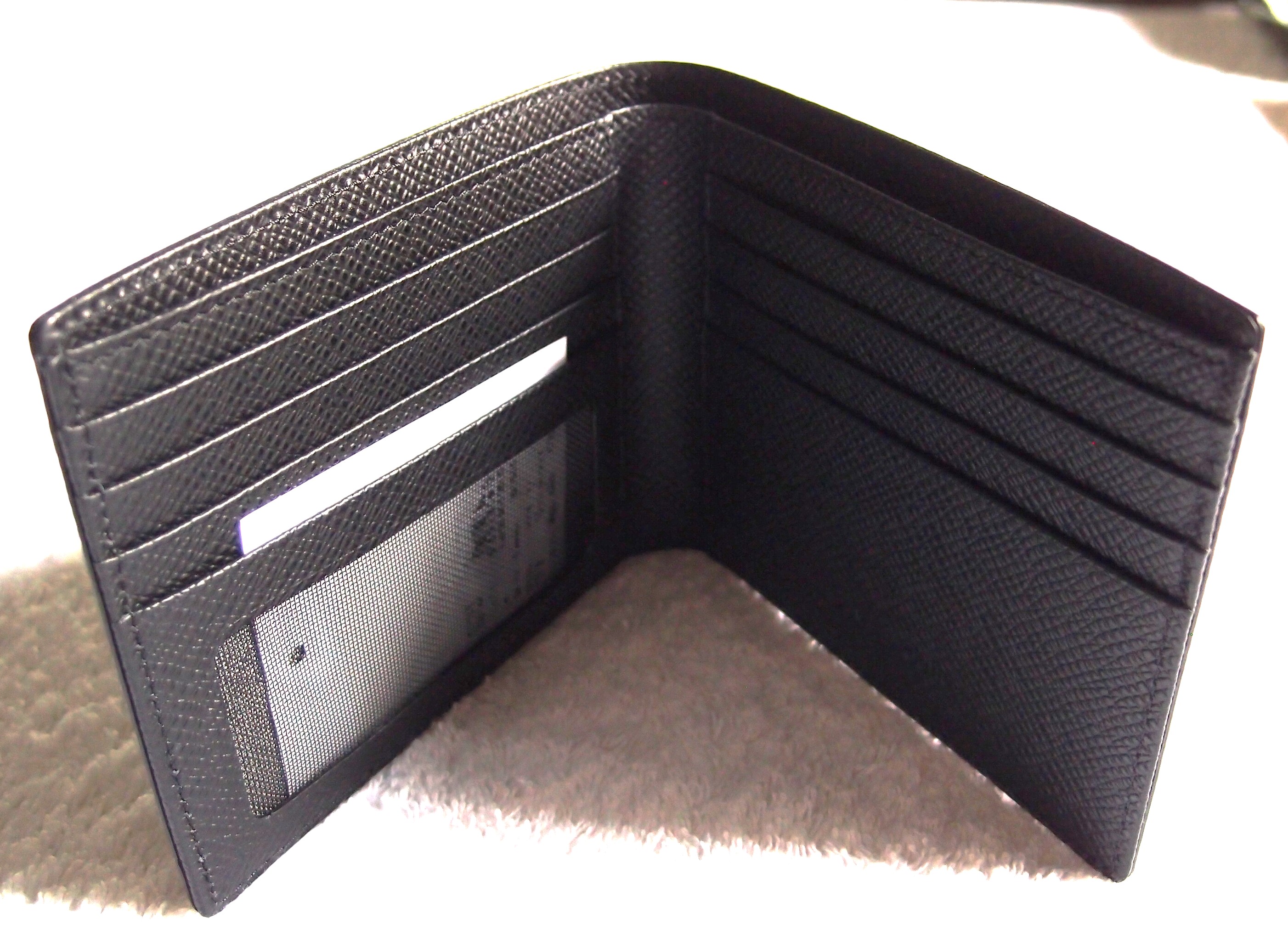 กระเป๋าสตางค์ Guy Laroche ดำ โลโก้แดง ใหม่ แท้