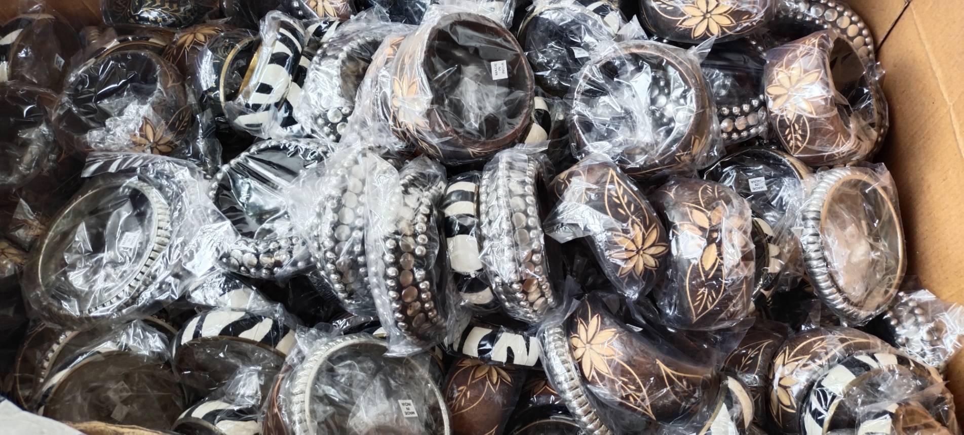 กำไลแขนงานไม้ คละแบบคละลาย ราคาส่ง