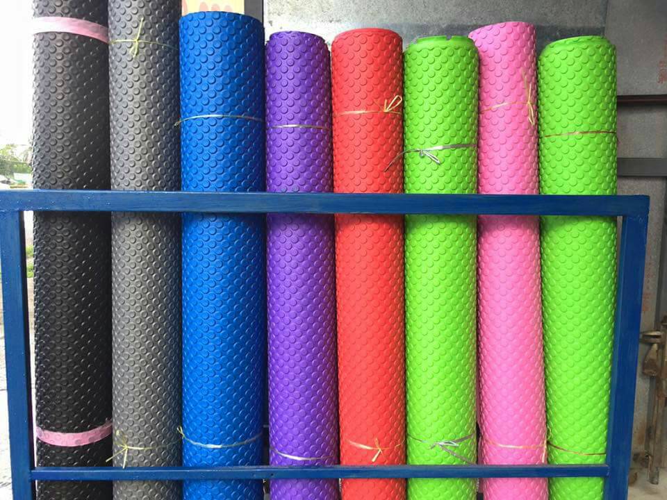 แผ่นยางเรียบ / มีลาย สีสดใส สีต่างๆ เลือกสีได้ แผ่นยางงานในร่ม ขนาดแผ่น 130x240 ซม. หนา 5-60 มม. ,แผ่นกันกระแทก,โฟมยางปูพื้น,จิ๊กซอว์ปูพื้น, ปูกับห้องเด็ก ห้องออกกำลังกาย ค่ายมวย โรงยิม