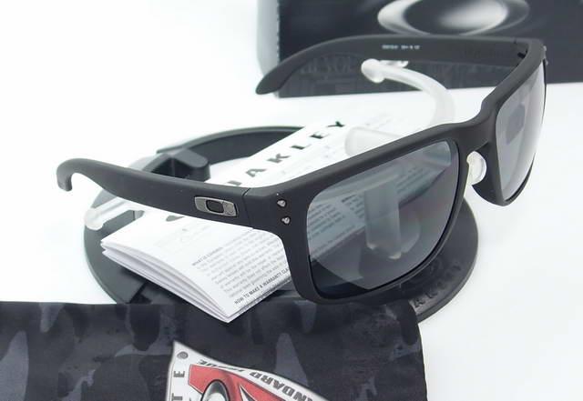 OAKLEY SI HOLBROOK Cerakote Graphite Black w/ Grey Polarized OO9102-91