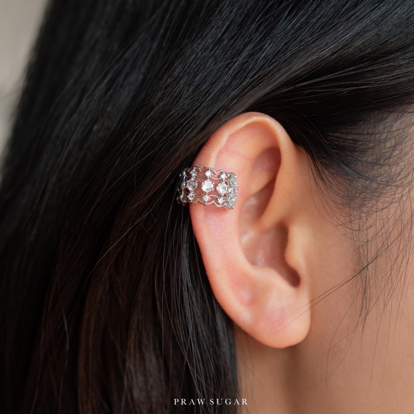 Wavy Gorgeous Earcuff - เอียคัฟลายโค้งประดับคริสตัล (มี 3 สี)