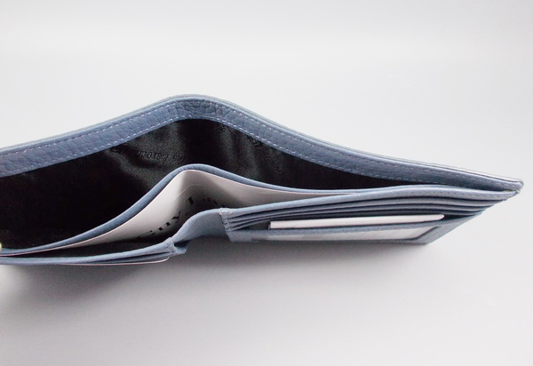 กระเป๋าสตางค์ Guy Laroche ฟ้า ใหม่ แท้