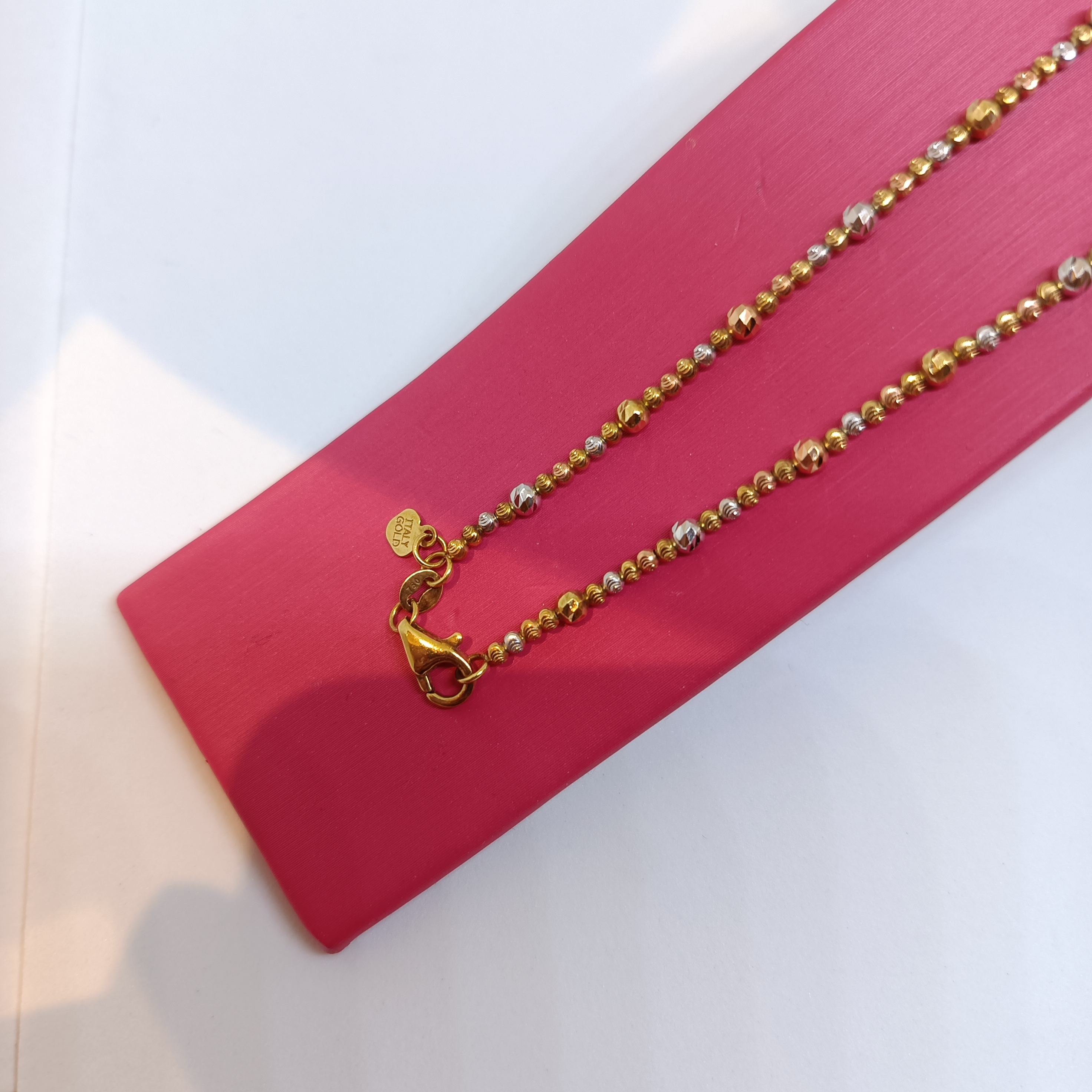 สร้อยทองอิตาลี่ ลายแฟนซี เม็ดมะยม ขนาดกระทัดรัด คุมโทนความหรูหรา