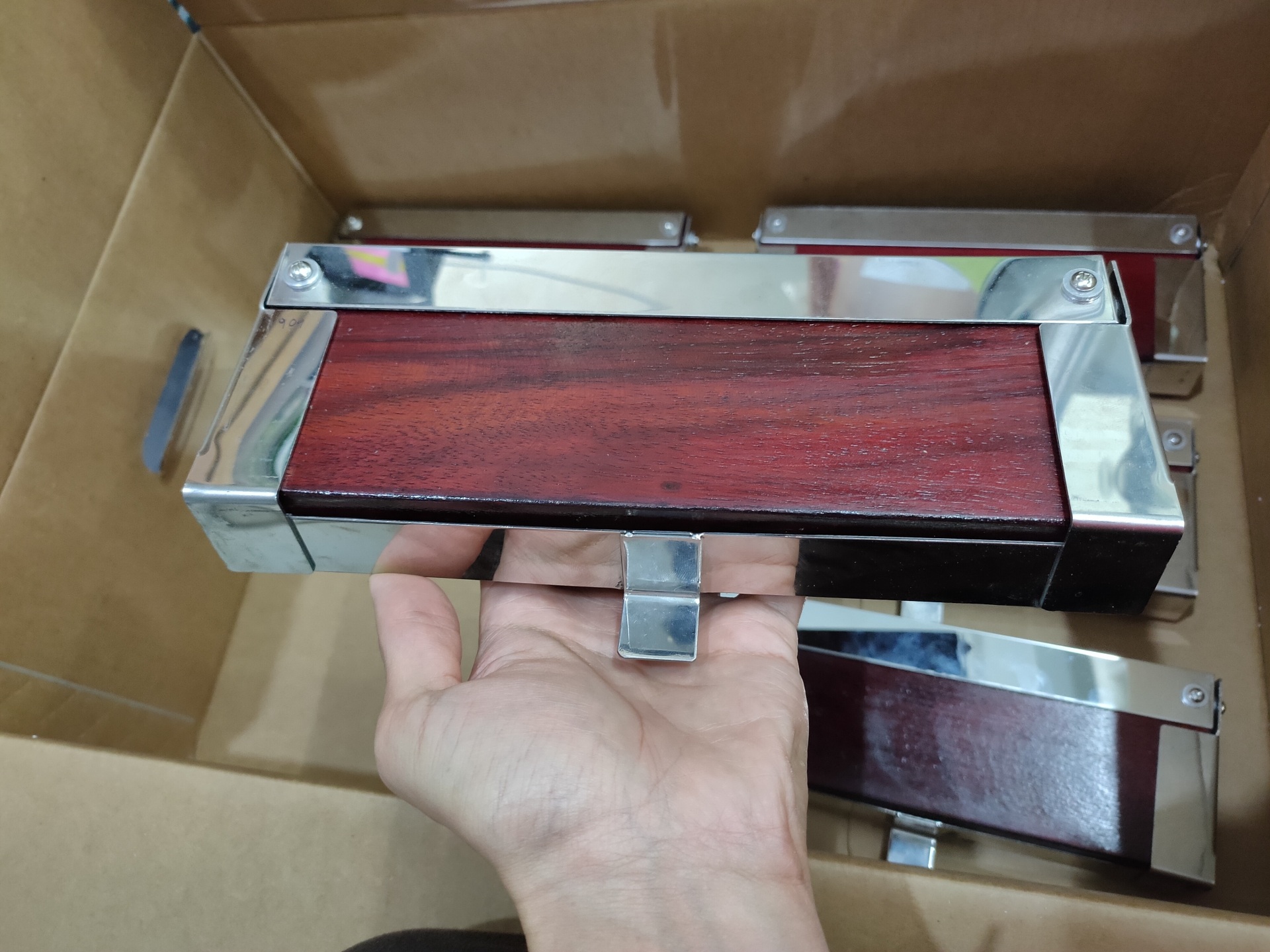 ประกับจับกระดาษ จับแผ่นพิมพ์ลายนิ้วมือ (ไม้+สแตนเลส)