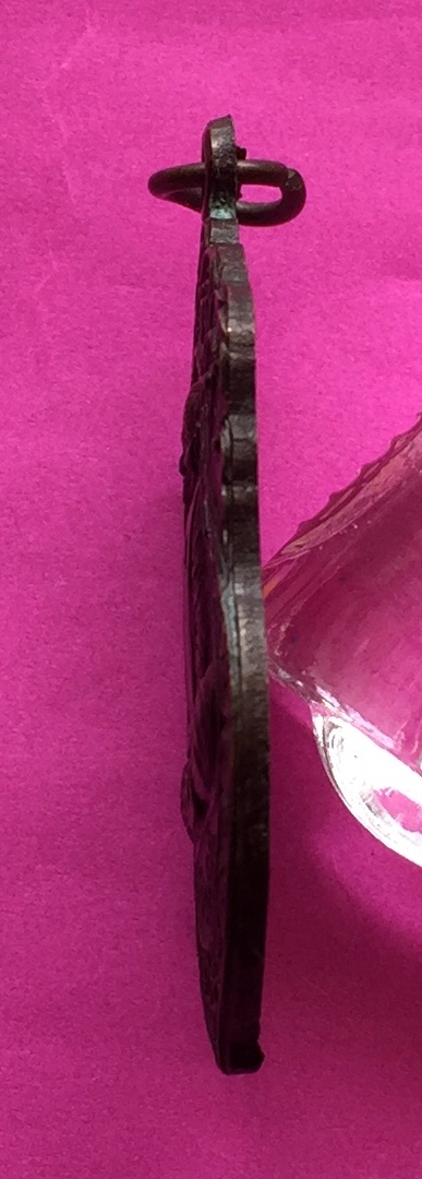 เหรียญ หลวงปู่คร่ำ รุ่นที่ระลึกฉลอง อายุครบ ๘ รอบ วัดวังหว้า จ.ระยอง ปี๒๕๓๕ มีโค๊ต เนื้อทองแดงรมดำ พระแท้สวย สนใจโทรสอบถามที่ 0619783836.. 0805587175 ส่งEMSในประเทศฟรีคะ