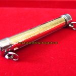 ตะกรุด ยันต์หลวงพ่อเปิ่นนั่งเสือ วัดบางพระ (หลวงพ่อเปิ่น) จ.นครปฐม แผ่นยันต์สีทอง ขนาดพกพา ยาว 3 นิ้ว ปี 2555