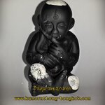 ลูกกรอกเทวดา ดูดรก อาจารย์คม ไตรเวทย์ อาศรมบารมีพ่อแก่ จ.สุพรรณบุรี เนื้อเรซิ่น ขนาดตั้งบูชา 2.5 นิ้ว สีดำ