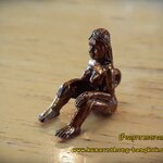 แม่เป๋อ พิศวาส หลวงพ่อชื่น วัดตาอี จ.บุรีรัมย์ เนื้อโลหะอาถรรพ์ชุบน้ำมัน แบบพกพา1นิ้ว รุ่นสร้างโบสถ์ ปี43 (โชว์)