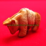 (โชว์) วัวธนู หลวงพ่อจืด วัดโพธิเศรษฐีวนาราม จ.นครปฐม เนื้อผงพุทธคุณ ขนาดพกพา สูง 1.5ซม. กว้าง 3ซม. ปี 2555