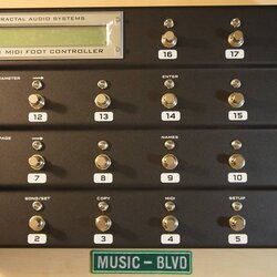 Fractal Audio Systems MFC-101 Midi Foot Controller