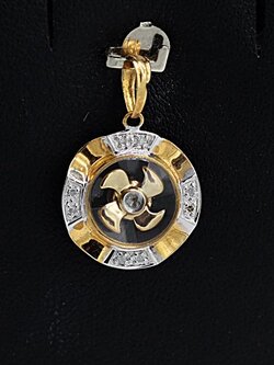 จี้กังหันแชกงหมิว ตัวเรือนทอง18K สำหรับสุภาพสตรีครับ