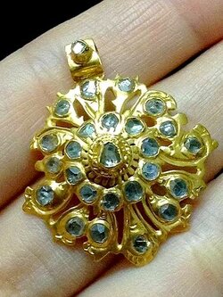 รหัสสินค้า GPJ-151 จี้เพชรซีก+บุษน้ำเพชร งานเก่าโบราณ ทองแท้ - น้ำหนัก 6 กรัม